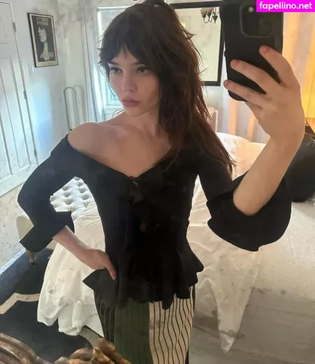 Sophie Thatcher OnlyFans Thumbnail #v400ZSQlmW