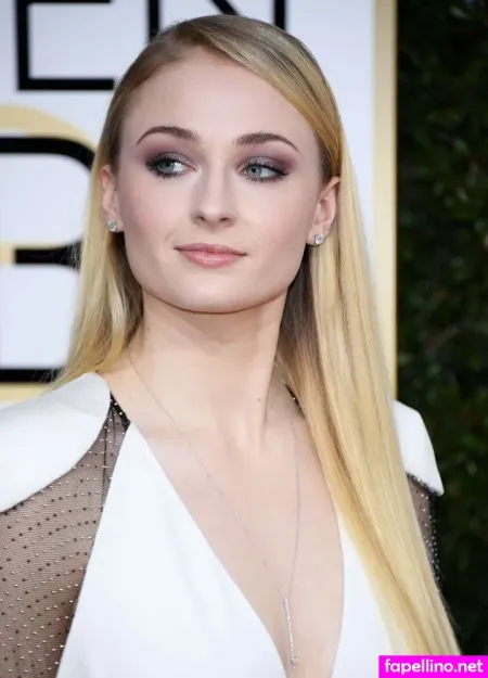 Sophie Turner 1 OnlyFans Thumbnail #2ea17dzwP3