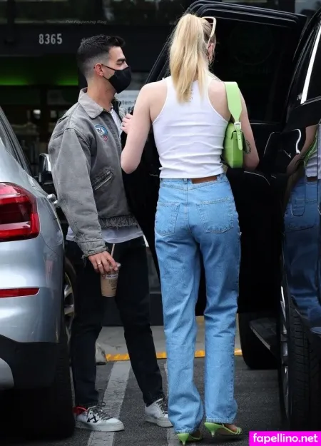 Sophie Turner 1 OnlyFans Thumbnail #iL0X5FTiuX