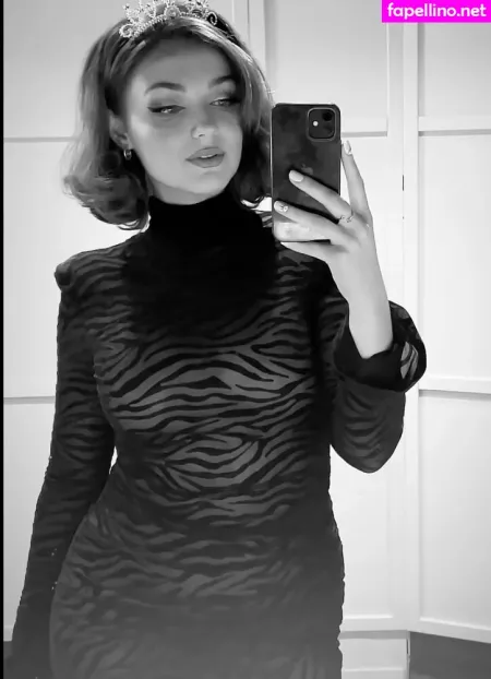 Sophie Wallace OnlyFans Thumbnail #4XouqLt0Hu