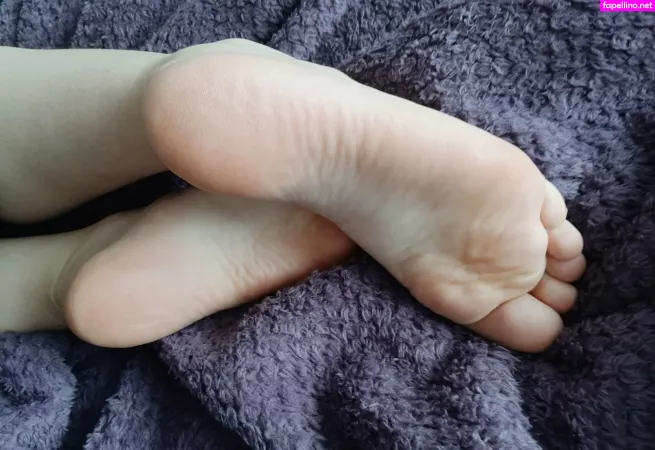 Sophiee Feet OnlyFans Thumbnail #fCS32IJEoA