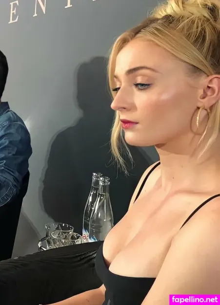 Sophieturner OnlyFans Thumbnail #XwKdxCHBjv