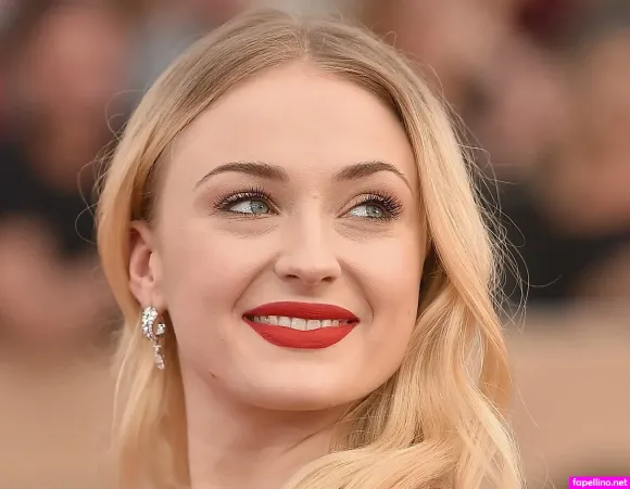 Sophieturner OnlyFans Thumbnail #nLnSgMNOg9