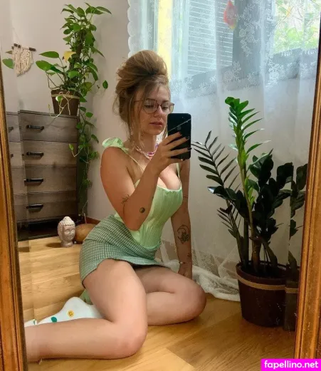 Sophstardust OnlyFans Thumbnail #PzlRmxvTeD