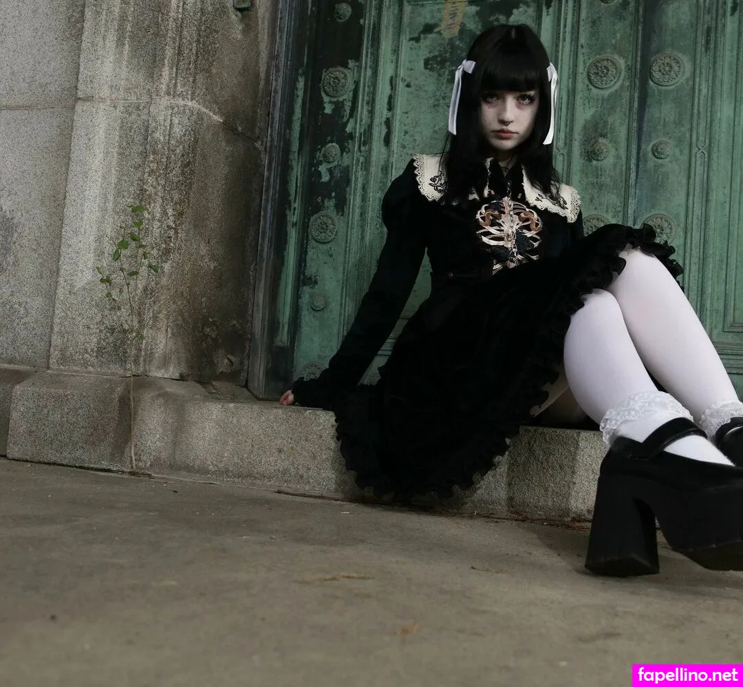 livingdeadd0ll_, spinechillx Nude Leaked OnlyFans Photo #Mty1Hpn6uK