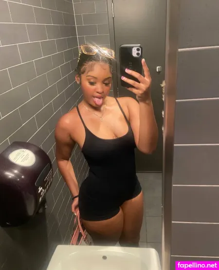 Squeakgirl OnlyFans Thumbnail #9Yd5MbBszS