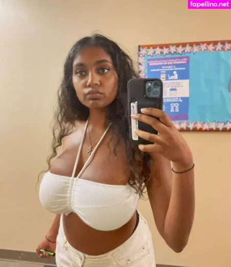 Sriya OnlyFans Thumbnail #49cJxd5lWK