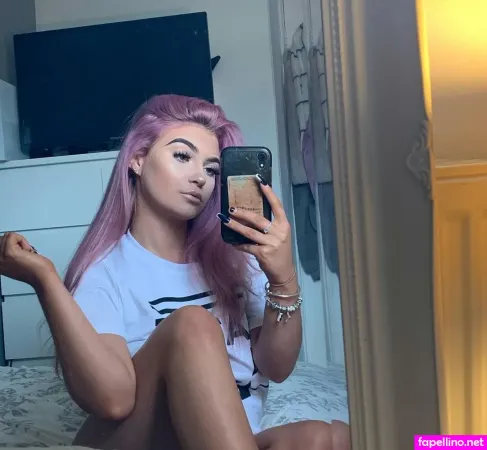 Sscarletthughes OnlyFans Thumbnail #giFkSX7O4v
