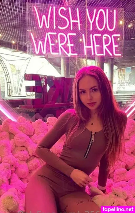 Star Roxy OnlyFans Thumbnail #CvPLK3Rlsv