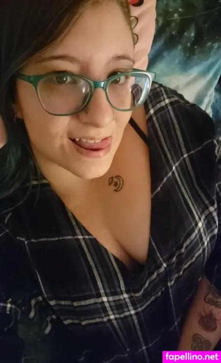 Steamyhippiefree OnlyFans Thumbnail #KxFgfXxPvy