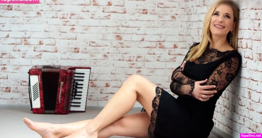 Stefanie Hertel OnlyFans Thumbnail #1wV7bCuxWN