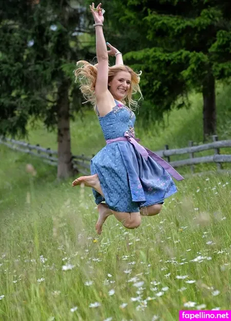 Stefanie Hertel OnlyFans Thumbnail #hvY8CNpVVT