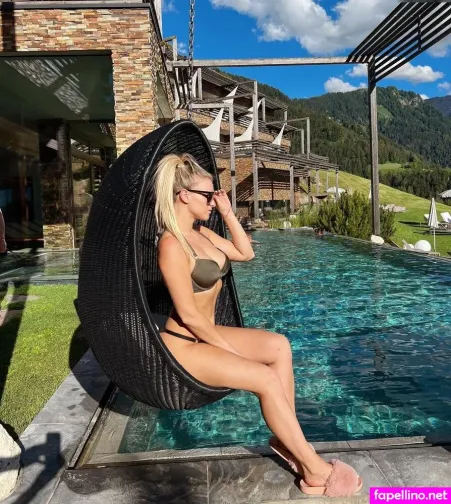 Stefanie Sutton OnlyFans Thumbnail #AyiSL49OHl