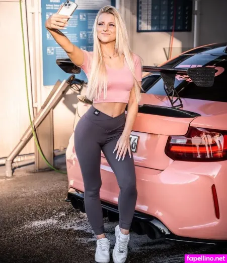 Stefanie Sutton OnlyFans Thumbnail #EIGUC1Zisj