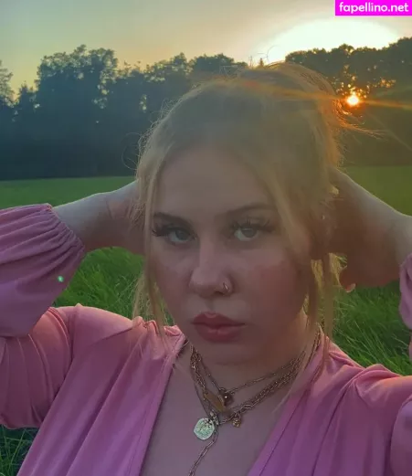 Stefanie OnlyFans Thumbnail #qHrt8tmqJA