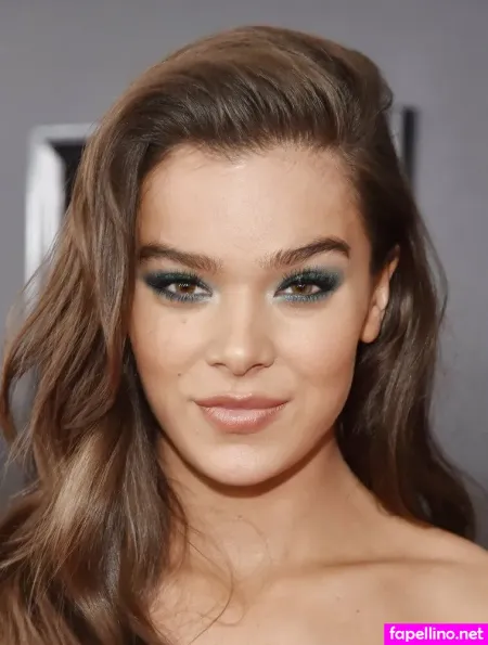 Steinfeld OnlyFans Thumbnail #mHaF5zMVtr