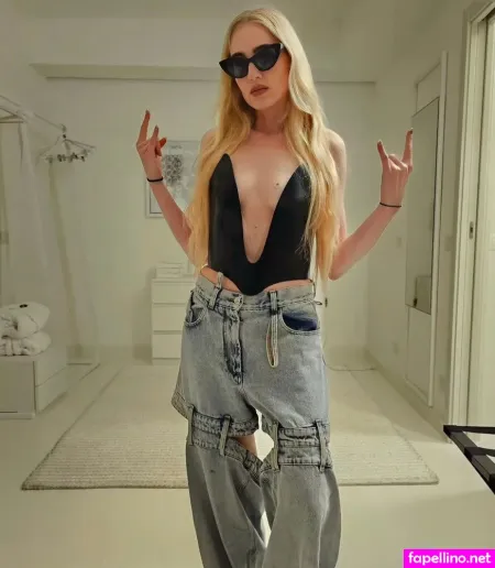 Stella Bossi OnlyFans Thumbnail #KoVztPbqT4