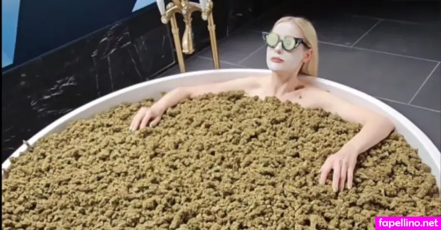 Stella Bossi OnlyFans Thumbnail #OnZPvRebBa