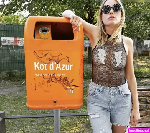 Stella Bossi OnlyFans Thumbnail #YgUtRXVCXo