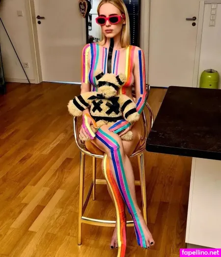 Stella Bossi OnlyFans Thumbnail #uQnDayJpde