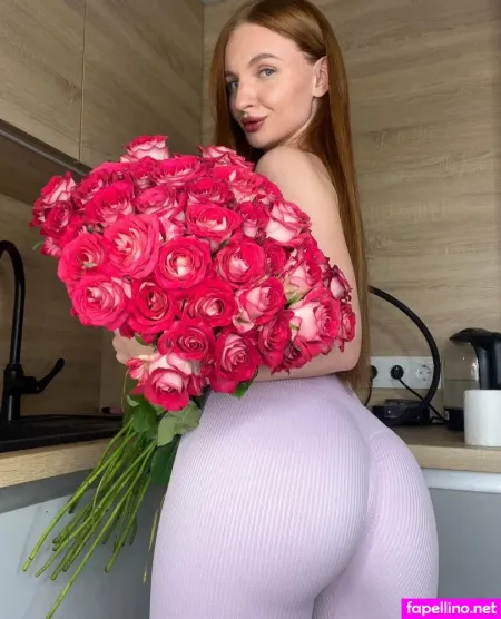 Stella Crystal Main Profile Photo