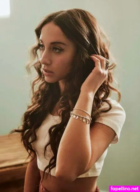 Stella Maeve OnlyFans Thumbnail #KwoAlFglBw