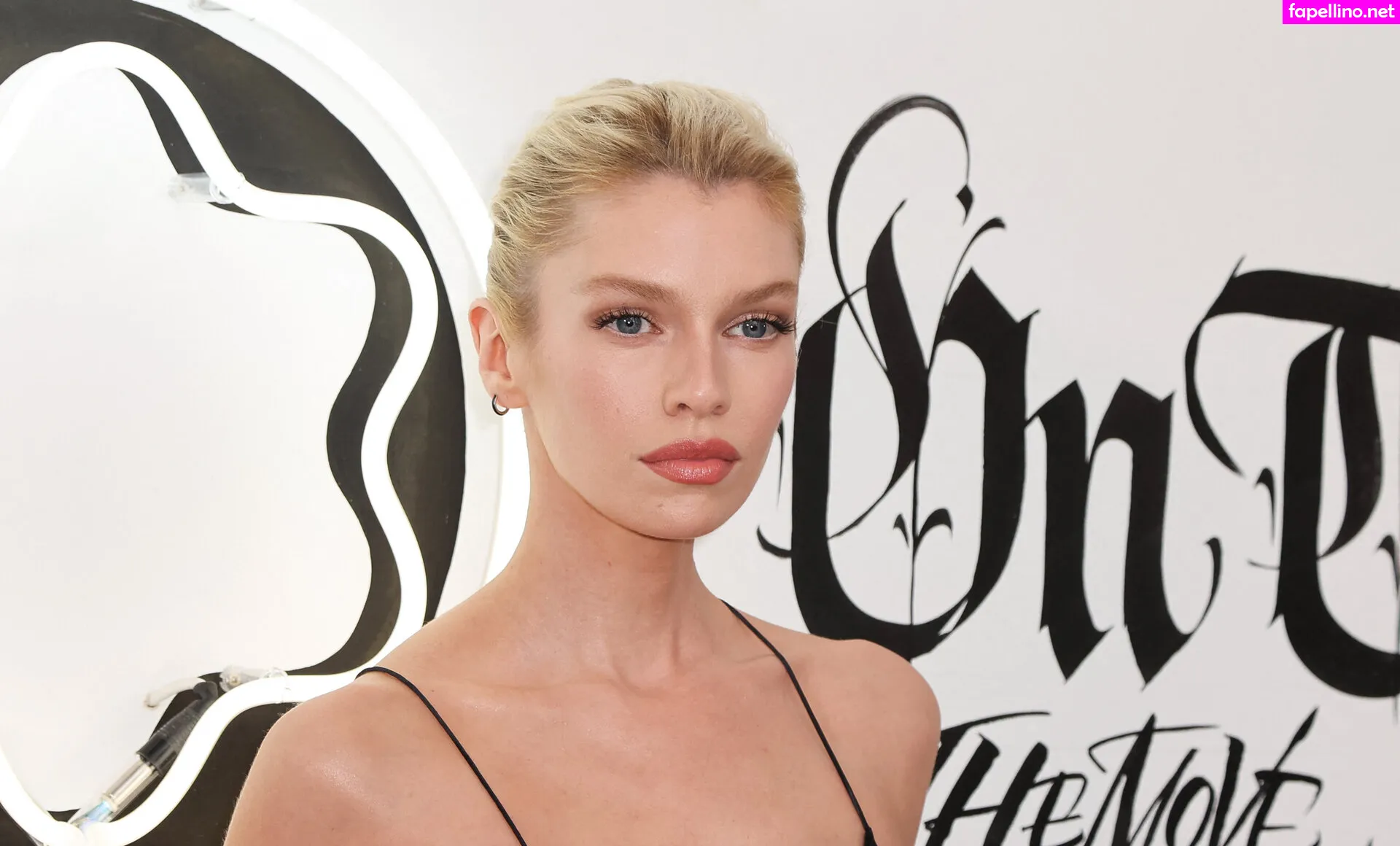 Stella Maxwell, stellamaxwell Nude Leaked OnlyFans Photo #0hD3I00MW5