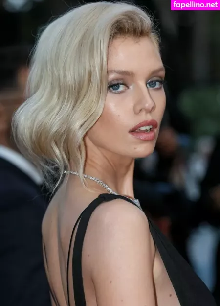Stella Maxwell OnlyFans Thumbnail #DXGXQi284Y