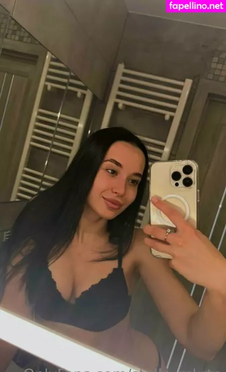 Stella Mkrtn OnlyFans Thumbnail #0yscNG3e1h