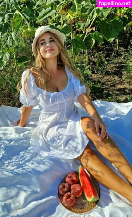 Stella Mkrtn OnlyFans Thumbnail #1hBlm1X7O9