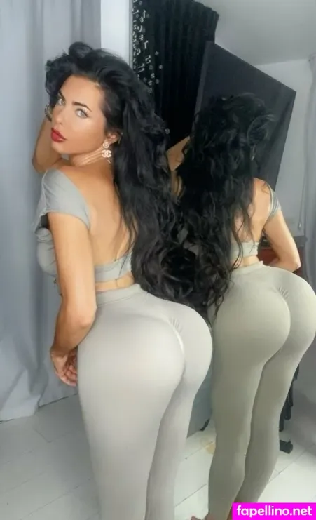 Stella Versini 4 OnlyFans Thumbnail #TRqILXYkID