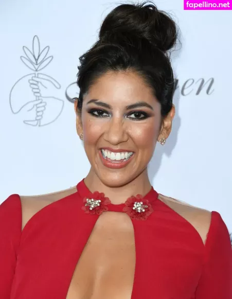 Stephanie Beatriz OnlyFans Thumbnail #TSShkRe7Aw