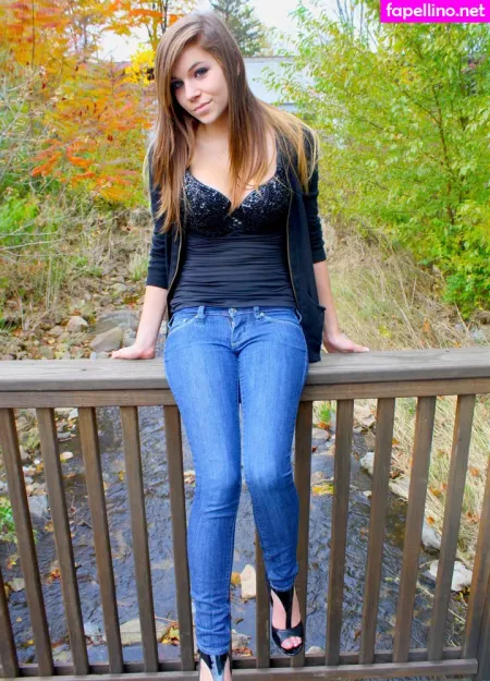 Stephanie Manescu OnlyFans Thumbnail #rphMWTX26B