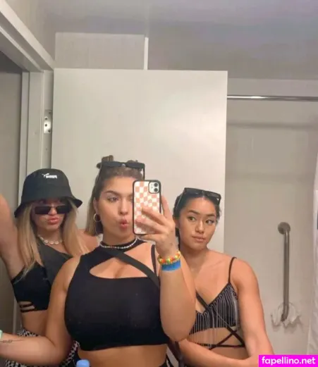 Stephanie P OnlyFans Thumbnail #dm45ZvgejZ