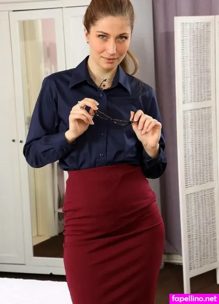 Stephaniebonhamcarter OnlyFans Thumbnail #qIlVjGyr1e