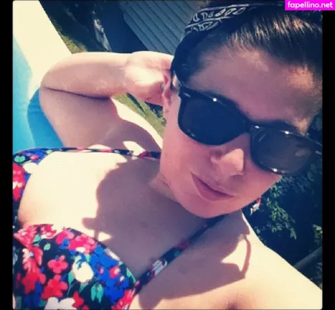 Stepstool Sarah OnlyFans Thumbnail #0DBONyaQBU