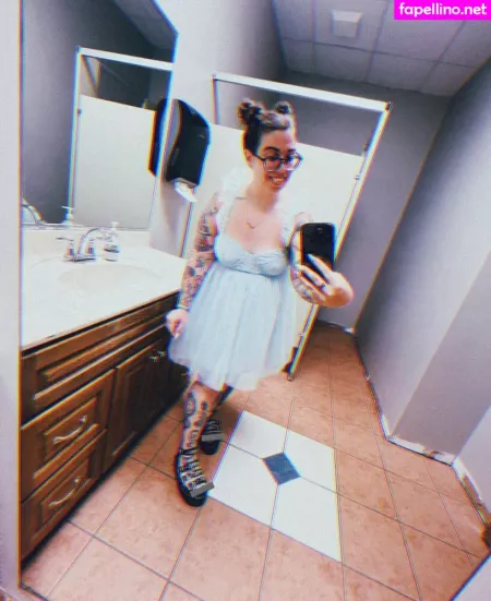 Stepstool Sarah OnlyFans Thumbnail #0la0wzdMBm