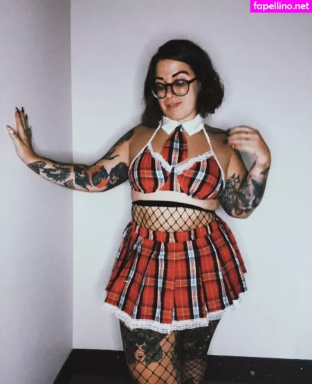 Stepstool Sarah OnlyFans Thumbnail #EgtWfQHE6B