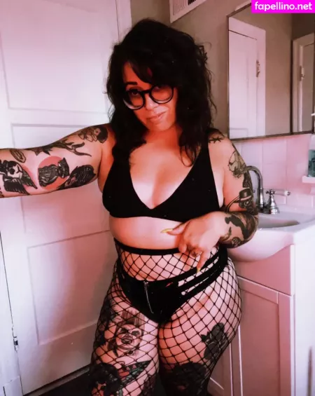 Stepstool Sarah OnlyFans Thumbnail #F23Biq4p75