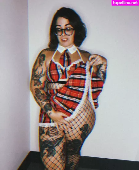 Stepstool Sarah OnlyFans Thumbnail #FI0eXVnmvk