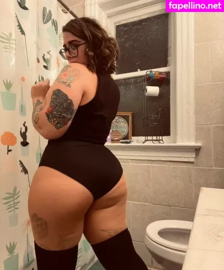 Stepstool Sarah OnlyFans Thumbnail #L7I3atuNTr