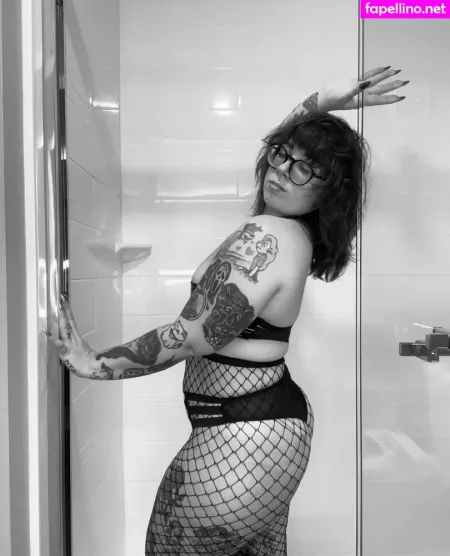 Stepstool Sarah OnlyFans Thumbnail #OWliClaYxv