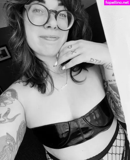 Stepstool Sarah OnlyFans Thumbnail #XZ5yNh6jdI