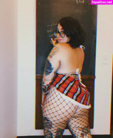 Stepstool Sarah OnlyFans Thumbnail #ZYPZpoJToB