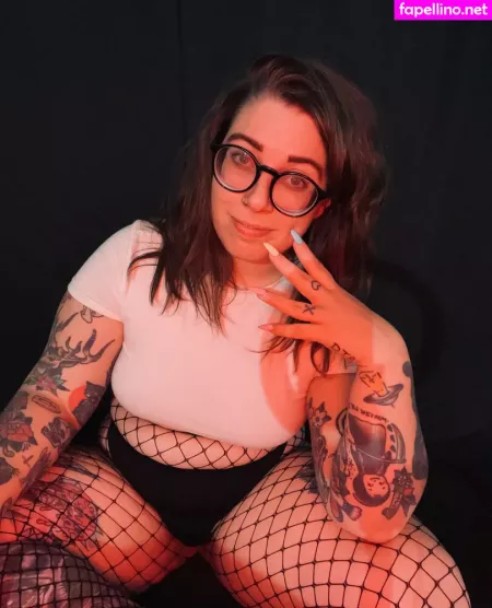 Stepstool Sarah OnlyFans Thumbnail #mVEsPXKS1h