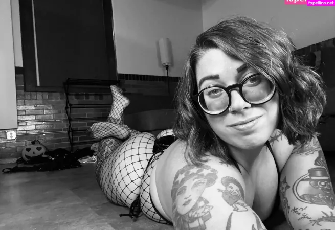 Stepstool Sarah OnlyFans Thumbnail #mXxjhcEvou