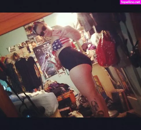 Stepstool Sarah OnlyFans Thumbnail #x25IEpwnnI