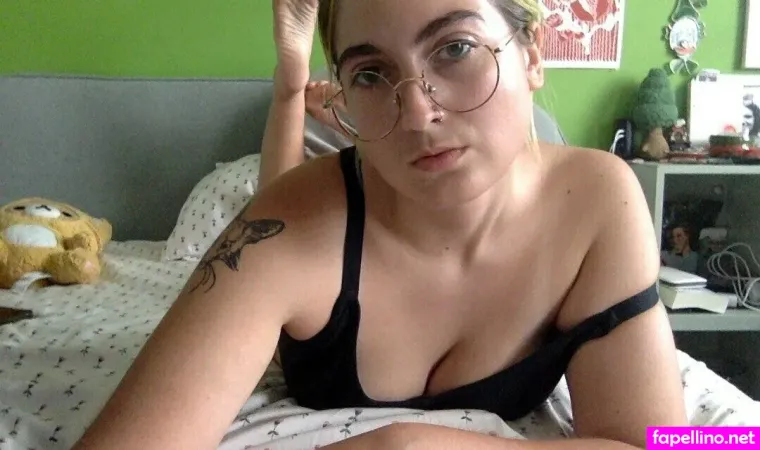 Stingingvelvet OnlyFans Thumbnail #NPRQlg5eas