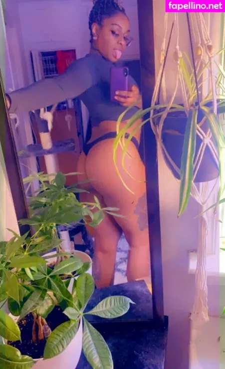 Stonedfitvixen OnlyFans Thumbnail #xUq7PfI1zR