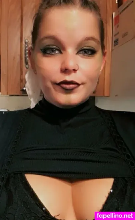 Stoner 420chick OnlyFans Thumbnail #5uFyv3DzKM